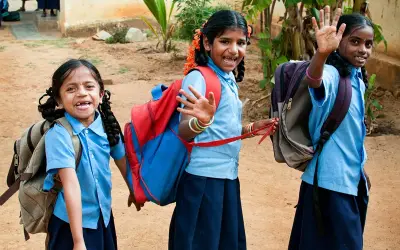 कर्नाटक में स्कूली बच्चों के बैग का वजन हुआ कम