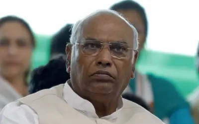 मिलिंद देवड़ा का इस्तीफ़ा स्वीकार नहीं किया गया : खड़गे