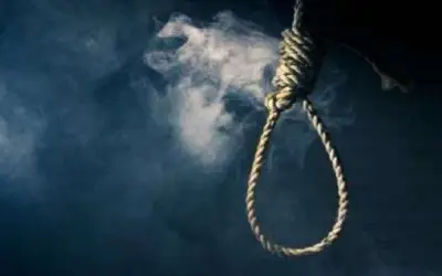 बुलढाणा में किसान ने पेड़ से लटक कर ख़ुदकुशी की