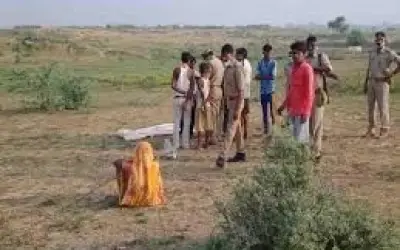 खेत में मिली निर्वस्त्र महिला की लाश