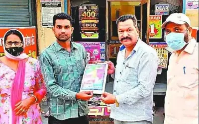 सौ रुपए की लॉटरी से मज़दूर बना करोड़पति