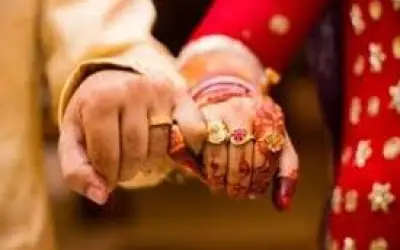 दलित पति को ऊंची जाति वालों ने पत्नी को मायके से घर जाने के पहले ही काट डाला