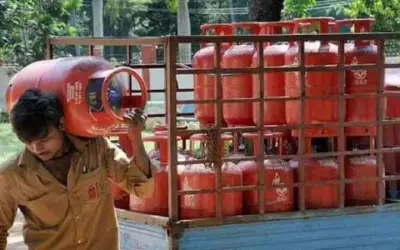तीसरी बार बढ़ी एलपीजी सिलेंडर की कीमत