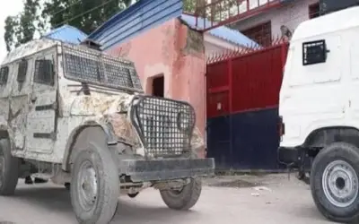 आतंकियों ने पुलवामा में पुलिस थाने पर किया ग्रेनेड से हमला, 8 घायल