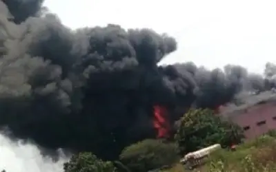 पुणे में केमिकल फैक्ट्री में लगी भीषण आग