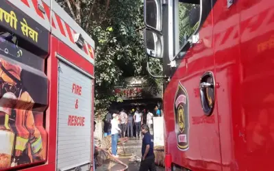 पुणे में बिजली की दुकान में भीषण आग लगने से चार लोग जिंदा जले