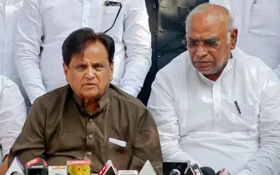 महाराष्ट्र में शिवसेना-कांग्रेस-राकांपा गठबंधन की सरकार बनेगी : अहमद पटेल