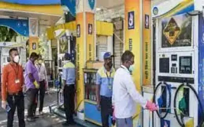 पेट्रोल डीज़ल की बढ़ती कीमतों ने किया आम आदमी को बेहाल