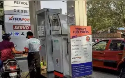 पेट्रोल और डीजल की कीमतों ने आम आदमी की जेब में लगाई आग
