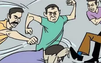 दो हजार रुपये वापस मांगने गए टीचर की पिटाई, फल विक्रेता ने परिवार संग मिलकर पीटा