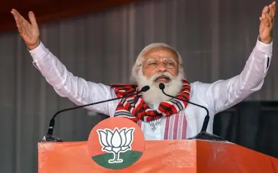 कांग्रेस ने असम के लोगों को बम और बंदूक थमाया : पीएम मोदी