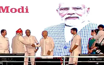 शरद पवार ने पीएम मोदी संग साझा किया मंच, कही ये बात