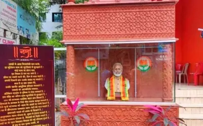 पुणे के मंदिर से हटाई गई पीएम मोदी की मूर्ति