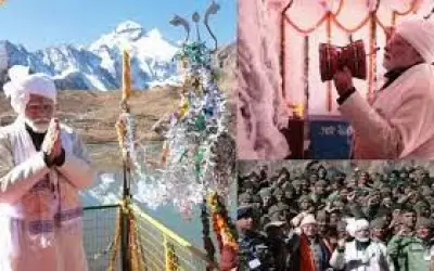 छोटे कैलाश पहुंचे पीएम मोदी, सेना के जवानों से भी की मुलाकात