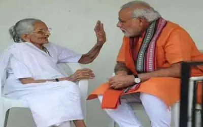 पीएम मोदी की मां हीराबेन अस्पताल में भर्ती, हालत स्थिर