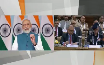 कई बंदूकवाले तो कई कलमवाले भी नक्सली : पीएम मोदी