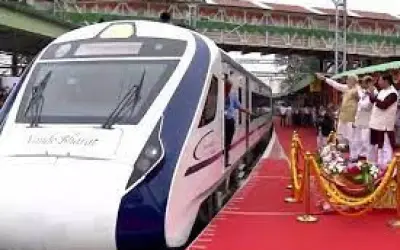 दक्षिण भारत की पहली वंदे भारत एक्सप्रेस ट्रेन को बेंगलुरु में पीएम मोदी ने दिखाई हरी झंडी