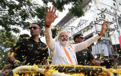 पीएम मोदी का बेंगलुरु में दस किलोमीटर लंबा रोड शो