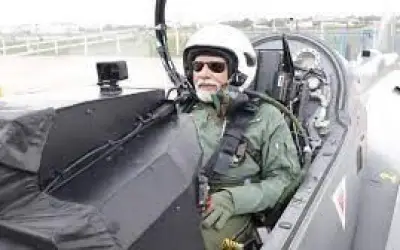 तेजस लड़ाकू विमान में भरी पीएम मोदी ने उड़ान