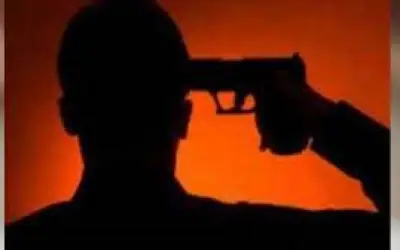पुलिस कांस्टेबल ने खुद को गोली मारी