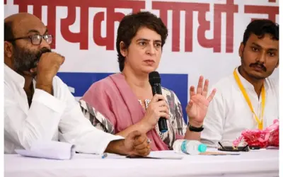 यूपी में प्रियंका ने महिलाओं के लिए जारी किया एक अलग घोषणा पत्र, छात्राओं को स्कूटी और स्मार्टफोन देने का ऐलान