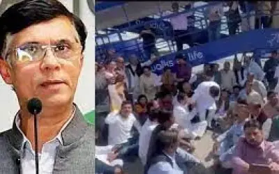 रायपुर जा रहे कांग्रेस नेता को दिल्ली पुलिस ने विमान से उतारा