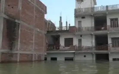 प्रयागराज में बाढ़ का कहर ,शहर के कई कॉलोनी में चल रही है नाव