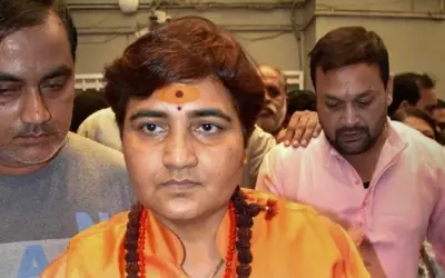 साध्वी साध्वी प्रज्ञा के सामने आतंकवादी वापस जाओ के लगे नारे