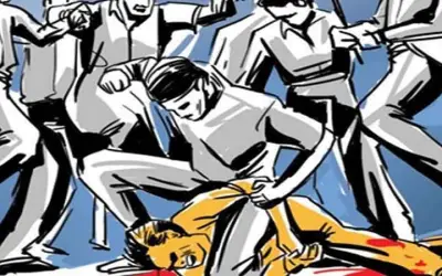 यूपी में प्रेमी की बीच बाज़ार हुई जमकर धुलाई