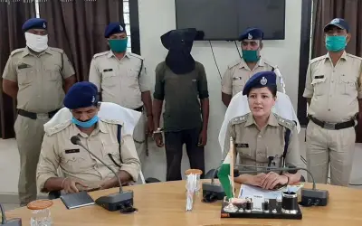 प्रेमिका किसी और के साथ मिली तो प्रेमी ने दोनों को मार डाला