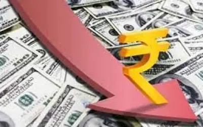 रुपया लुढ़ककर हुआ 26 पैसे कमज़ोर