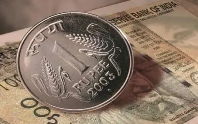 फिर रुपया हुआ 20 पैसे कमज़ोर