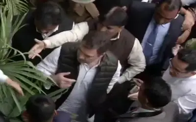 दिल्ली हिंसा पीड़ितों से मिलने गए राहुल गांधी