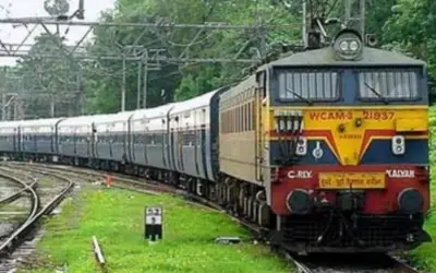 मजबूर यात्रियों को रेलवे देगी 75 फ़ीसदी छूट