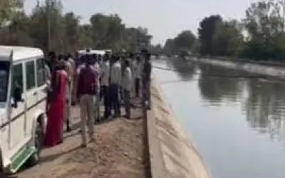 पूरे परिवार ने नहर में कूदकर आत्महत्या की