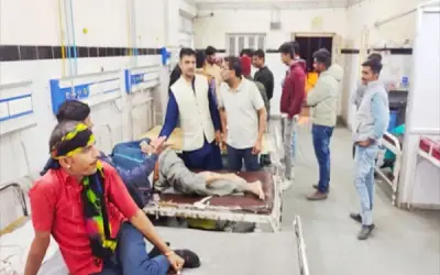 अस्पताल में पागल कुत्ते ने उत्पात मचाकर 35 लोगों को काटा