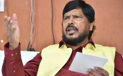 आठवले को पेट्रोल की महंगाई से फर्क नहीं