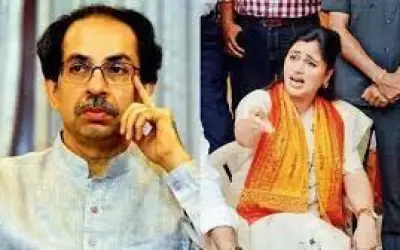 सीएम उद्धव औरंगजेब की कब्र में चादर चढ़ाने वालों के दांत तोड़ कर दिखाएं : नवनीत राणा