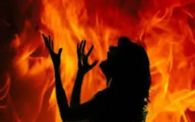 नाबालिग ने किया रेप का विरोध तो लड़के ने जलाया