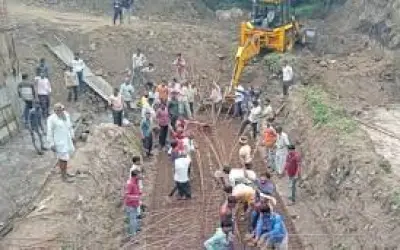 निर्माणाधीन पुल हादसे में दो मज़दूर घायल, एक की मौत