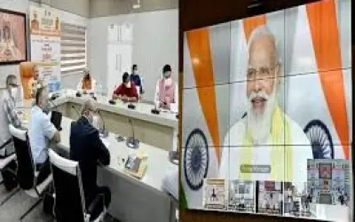 गरीब रेहड़ीवालों से की पीएम मोदी ने बात