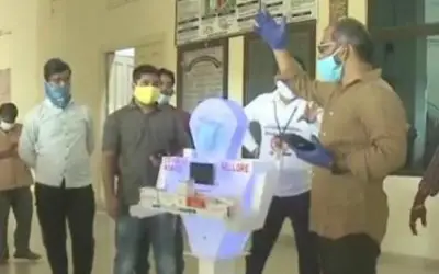 कोरोना मरीजों की सेवा अब रोबोट से