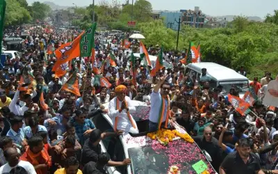 सनी देओल ने किया रोड शो,उमड़े फैन्स सनी देओल पक्ष में लगाए नारे