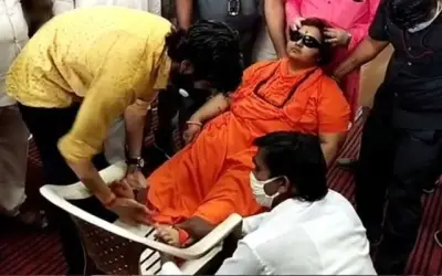 कार्यक्रम में बेहोश हुईं बीजेपी सांसद साध्वी प्रज्ञा ठाकुर