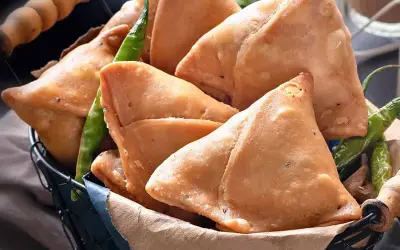मुंबई में एक डॉक्टर को डेढ़ लाख रूपये चुकानी पड़ी 25 समोसे की कीमत !
