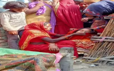 बहू के इश्क का विरोध करने पर सास की हत्या
