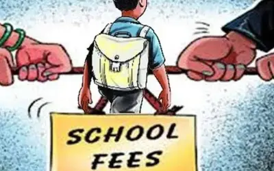 फीस नहीं देने पर स्कूलों में छात्रों को दी जा रही मानसिक और शारीरिक प्रताड़ना