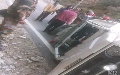 सेना का वाहन पहाड़ी से टकराकर पलटा