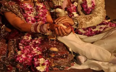 शादी में 50 के बदले एक हज़ार मेहमान के आने से वर-वधु पर दस-दस लाख का जुर्माना