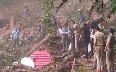 शिमला में शिव मंदिर पर पहाड़ गिरा, कई लोगों की मौत